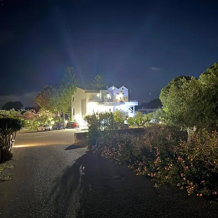 乔治海滩一室公寓酒店 Pefki