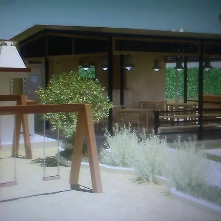 乔治海滩一室公寓酒店 * Pefki