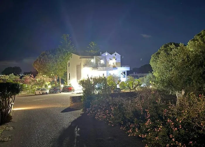 乔治海滩一室公寓酒店 Pefki